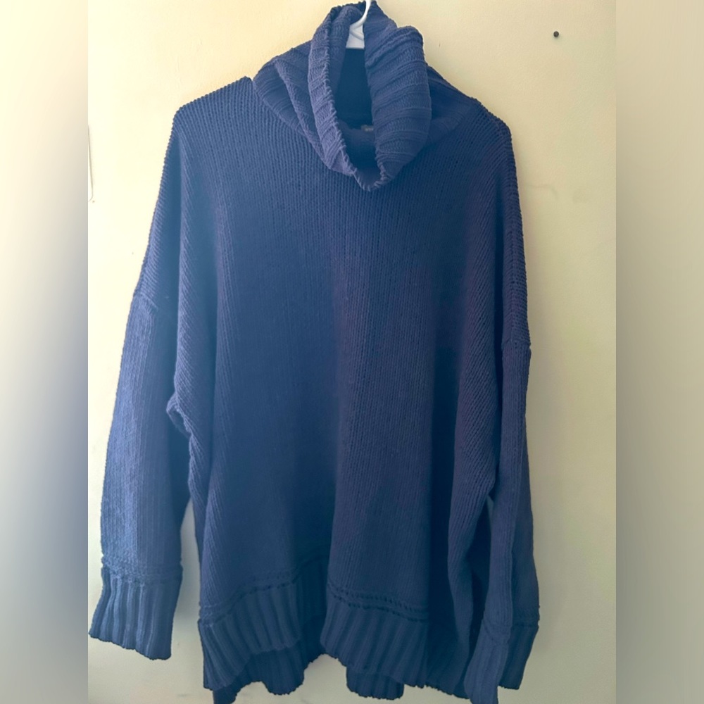 Women’s aerie navy blue turtleneck sweater hardly worn size XL